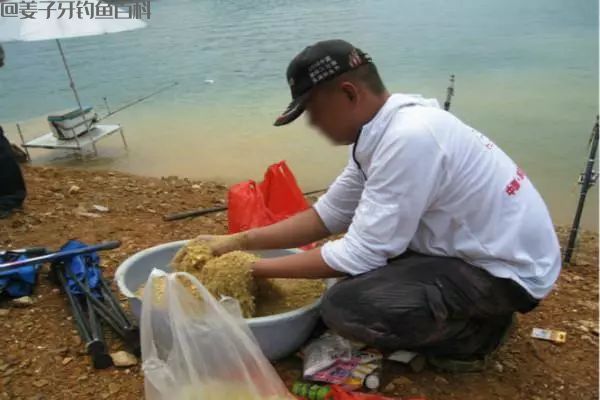 野钓深水如何打窝？老渔民一不小心透露3个细节！
