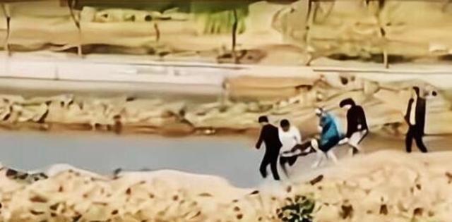 郑州30岁小伙与朋友一起野钓，甩线碰到高压线被电流击中当场身亡！